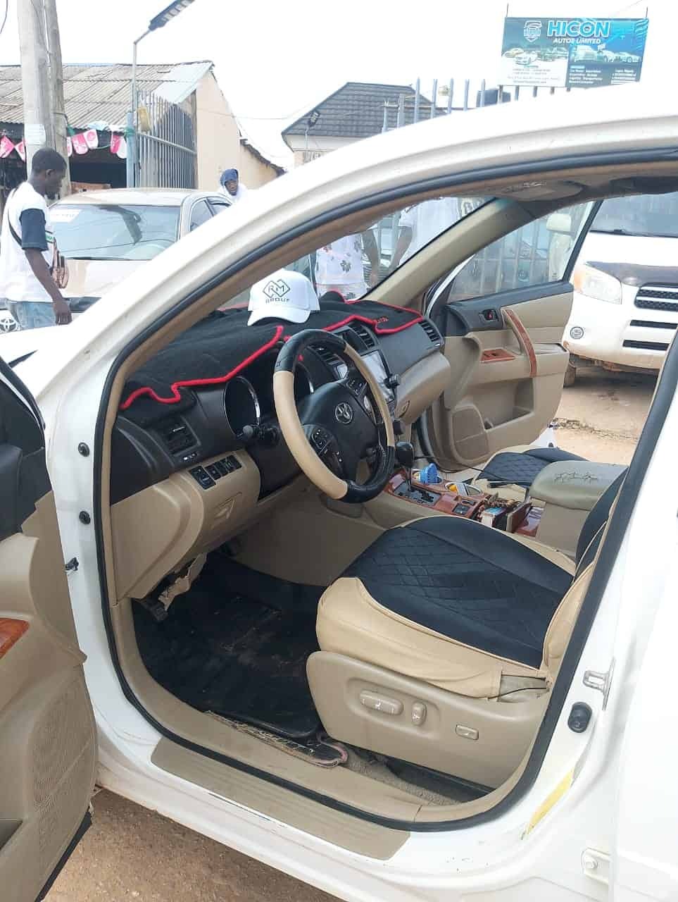 2010 Toyota Highlander — photo 1